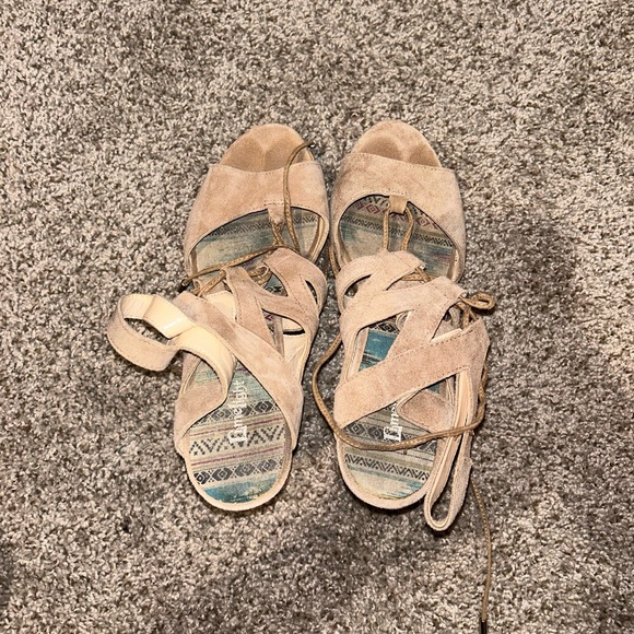 Tan wedge heels - Picture 2 of 10